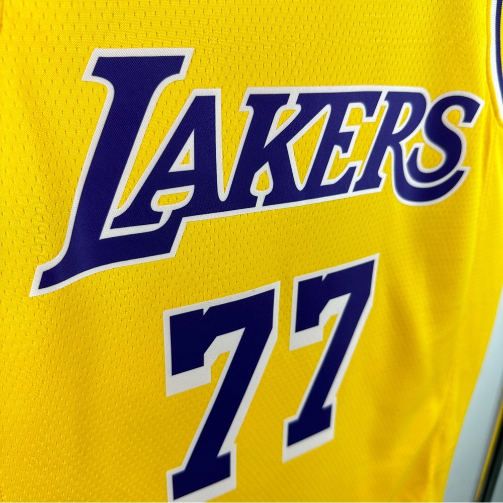 Nike Lakers Yellow Jersey - Picture 3 of 4